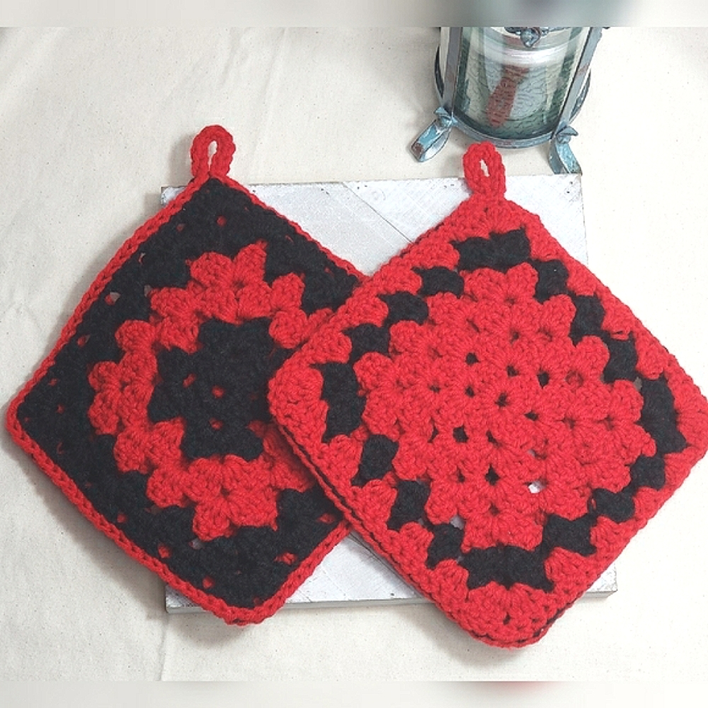 Hand Made Potholders Crocheted Black Red XL  NWT